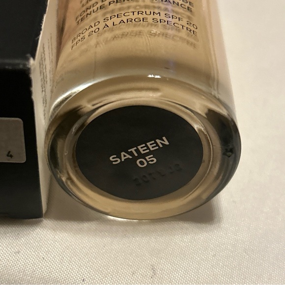BareMinerals barePro Liquid Foundation sateen 05 - Picture 5 of 7